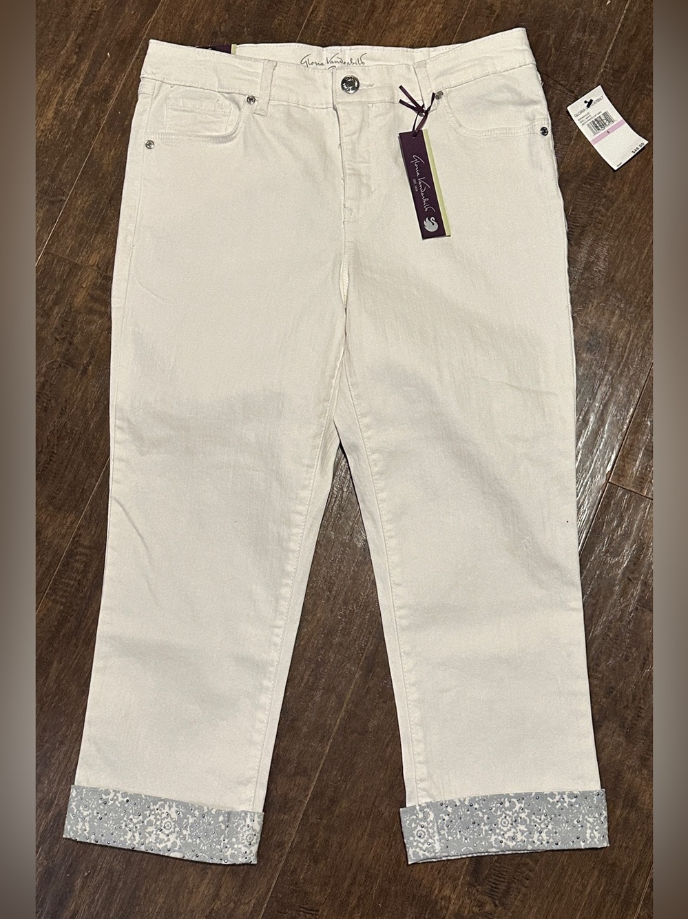 NWT Gloria Vanderbilt Jordyn Mid-Rise Capri White Jeans Embellished Cuffs 6